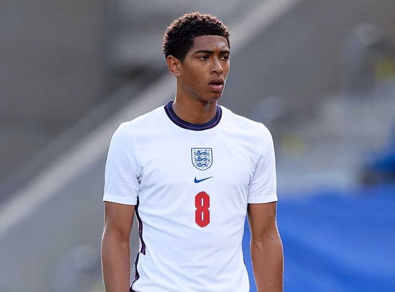 拜仁连续20场德甲进球超过2球，追平13／14赛季瓜帅的纪录（拜仁德甲已连续20场单场至少进3球，追平13／14赛季瓜帅纪录）