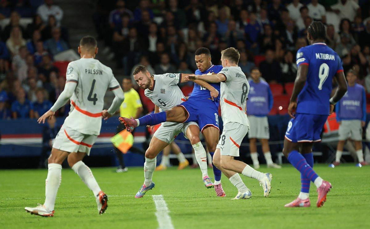 班凯罗复出首战发挥不佳，全场仅得9分，命中率为37.5%（复出首秀低迷：班凯罗仅9分，命中率37.5%）