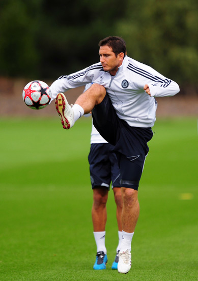 西甲榜首之争白热化（西甲榜首争夺战升级）