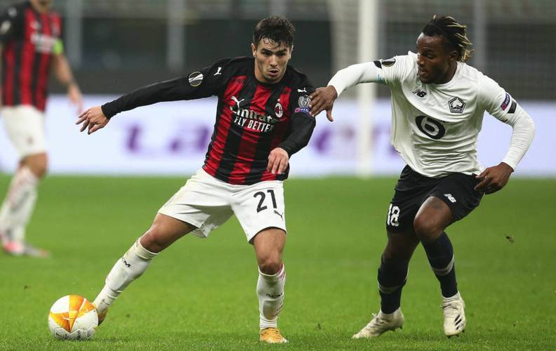 球队在最难的时候没有崩（球队在最艰难时刻挺住了）